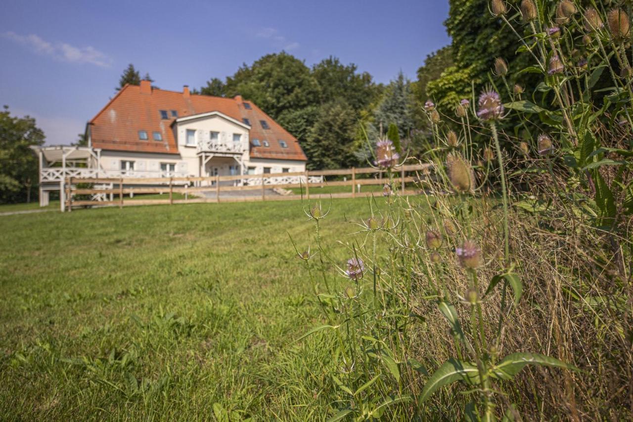 Ruhig Und Idyllische Lage, Strandnah, Gratis Nutzung Vom Ahoi Erlebnisbad Und Sauna In Sellin - Gutshaus Silvitz Fewo 02 بيرغن أوف روغن المظهر الخارجي الصورة